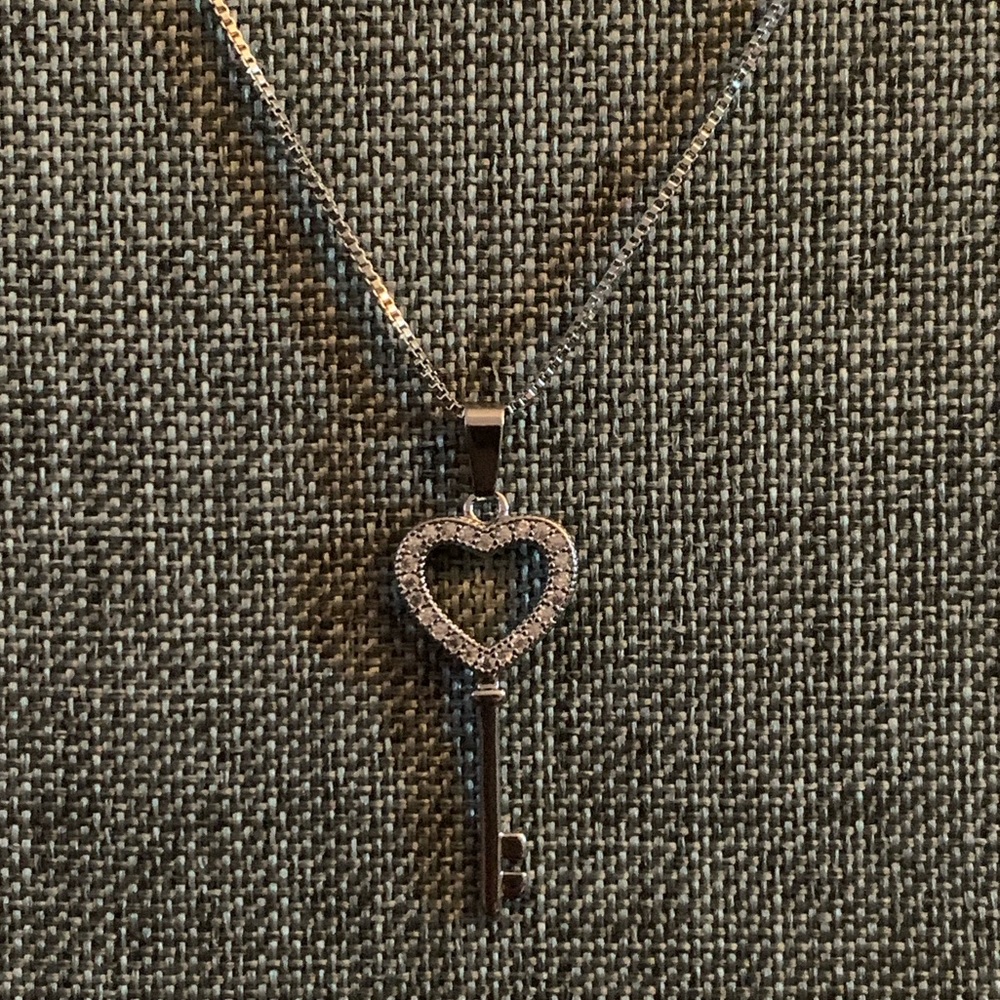💛KEY HEART PENDANT NECKLACE💛